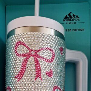 Hydrapeak  classics limited edition silver rhinestone with pink ribbon. BNWT/BOX